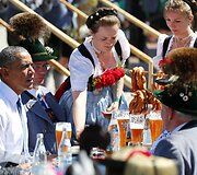 Merkel surengė Obamai liaudi&scaron;ką sutikimą su alumi ir &bdquo;umpapa&ldquo; muzika
