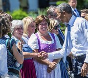 Merkel surengė Obamai liaudi&scaron;ką sutikimą su alumi ir &bdquo;umpapa&ldquo; muzika