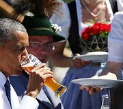 Merkel surengė Obamai liaudi&scaron;ką sutikimą su alumi ir &bdquo;umpapa&ldquo; muzika