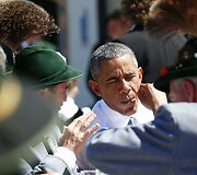 Merkel surengė Obamai liaudi&scaron;ką sutikimą su alumi ir &bdquo;umpapa&ldquo; muzika