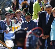 Merkel surengė Obamai liaudi&scaron;ką sutikimą su alumi ir &bdquo;umpapa&ldquo; muzika