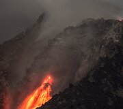 Prabudęs Sinabungo ugnikalnis Indonezijoje