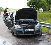 Per avariją sudaužytas automobilis