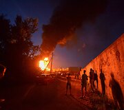 Kijevo apylinkėse degalų saugykloje po sprogimo kilusiame gaisre žuvo keli žmonės