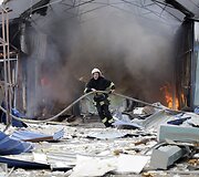 Ugniagesiai gesina gaisrą Donecke po separatistų ir Ukrainos pajėgų susi&scaron;audymo
