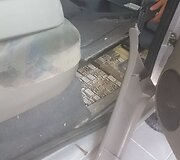 Cigarečių slėptuvė automobilio korpuse
