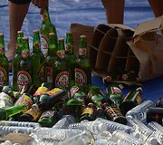 Indonezijoje sunaikinamas konfiskuotas alkoholis