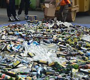 Indonezijoje sunaikinamas konfiskuotas alkoholis