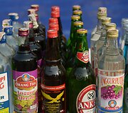 Indonezijoje sunaikinamas konfiskuotas alkoholis