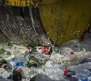 Indonezijoje sunaikinamas konfiskuotas alkoholis