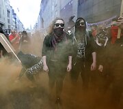 Britai protestuoja prie&scaron; konservatorių planuojamas taupymo priemones