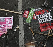 Britai protestuoja prie&scaron; konservatorių planuojamas taupymo priemones