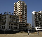 Turkijos okupuotoje teritorijoje Kipre pilna apleistų pastatų