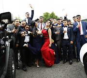 Londono mokyklos i&scaron;leistuvėse abiturientai i&scaron;sinuomoja prabangius automobilius