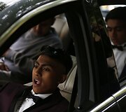 Londono mokyklos i&scaron;leistuvėse abiturientai i&scaron;sinuomoja prabangius automobilius