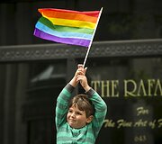 San Fransiske surengtas paradas Auk&scaron;čiausiajam teismui įteisinus tos pačios lyties santuokas