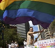 San Fransiske surengtas paradas Auk&scaron;čiausiajam teismui įteisinus tos pačios lyties santuokas