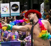 San Fransiske surengtas paradas Auk&scaron;čiausiajam teismui įteisinus tos pačios lyties santuokas