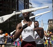 San Fransiske surengtas paradas Auk&scaron;čiausiajam teismui įteisinus tos pačios lyties santuokas