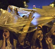 Jerevane protestuotojai nepaklūsta policijos reikalavimams i&scaron;siskirstyti po įtemptos nakties