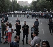 Jerevane protestuotojai nepaklūsta policijos reikalavimams i&scaron;siskirstyti po įtemptos nakties