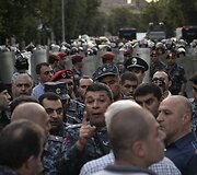 Jerevane protestuotojai nepaklūsta policijos reikalavimams i&scaron;siskirstyti po įtemptos nakties