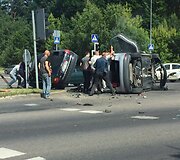 Apvirtęs automobilis