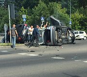 Apvirtęs automobilis