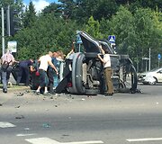 Apvirtęs automobilis