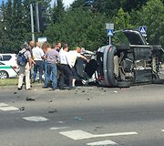 Apvirtęs automobilis