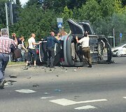 Apvirtęs automobilis