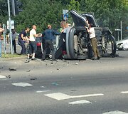 Apvirtęs automobilis