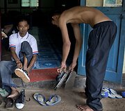 22 metus vergavęs Myint Naing palieka laikino prieglobsčio stovyklą