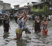 Filipinuose taifūno sukelti potvyniai
