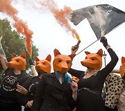 Protestas, reikalaujantis palikti galioti lapių medžioklės draudimą Londone