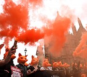 Protestas, reikalaujantis palikti galioti lapių medžioklės draudimą Londone