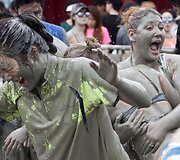 Pietų Korėjoje rengiamas kasmetinis purvo festivalis