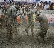 Pietų Korėjoje rengiamas kasmetinis purvo festivalis