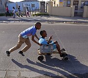 Žaidžiantys vaikai Pietų Afrikos Respublikoje