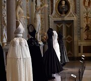 Dizainierio Azzedine'o Alaia &bdquo;mink&scaron;tosios skulptūros&ldquo;
