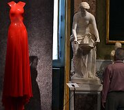 Dizainierio Azzedine'o Alaia &bdquo;mink&scaron;tosios skulptūros&ldquo;