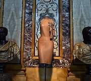 Dizainierio Azzedine'o Alaia &bdquo;mink&scaron;tosios skulptūros&ldquo;