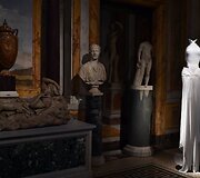 Dizainierio Azzedine'o Alaia &bdquo;mink&scaron;tosios skulptūros&ldquo;