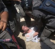 Žydai protestavo prie&scaron; Izraelio okupuotame Vakarų Krante griaunamus nelegaliai pastatytus namus