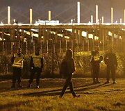 Migrantai Prancūzijoje mėgina pasiekti Didžiąją Britaniją per Eurotunelį