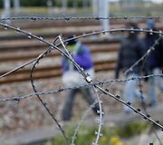 Migrantai Prancūzijoje mėgina pasiekti Didžiąją Britaniją per Eurotunelį