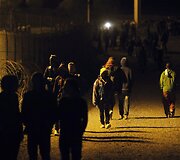 Migrantai Prancūzijoje mėgina pasiekti Didžiąją Britaniją per Eurotunelį