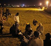 Migrantai Prancūzijoje mėgina pasiekti Didžiąją Britaniją per Eurotunelį