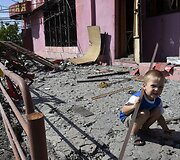 Į kameros objektyvą žvelgiantys vaikai i&scaron; viso pasaulio