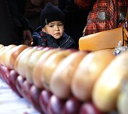 Į kameros objektyvą žvelgiantys vaikai i&scaron; viso pasaulio